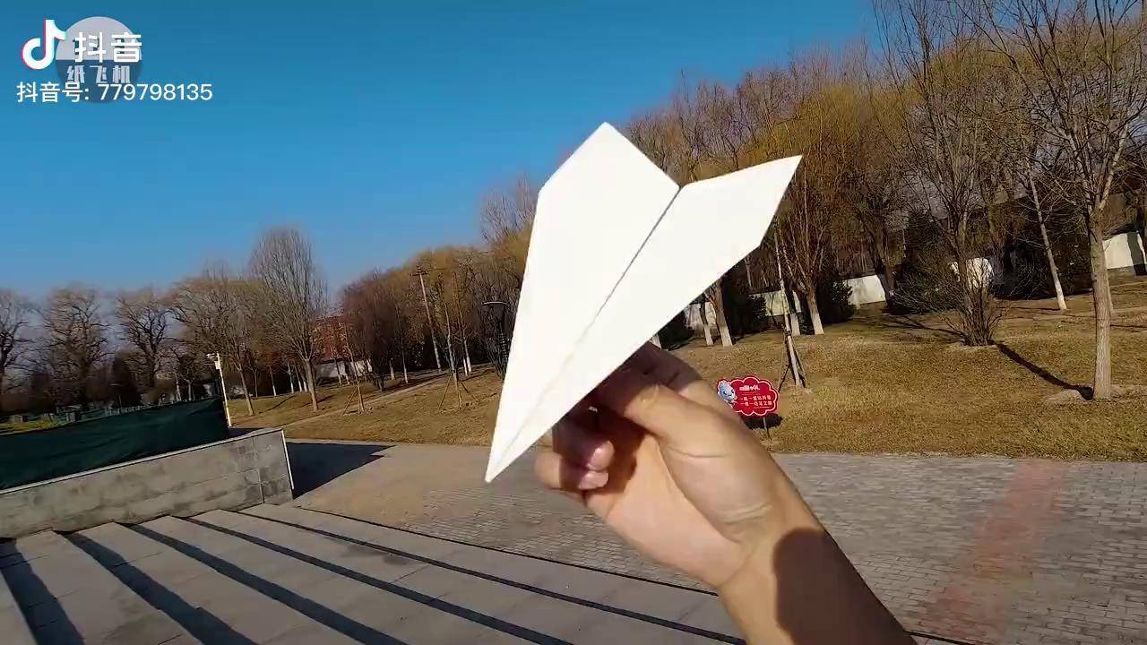 可以转圈的纸飞机，能转一圈回来的纸飞机怎么折