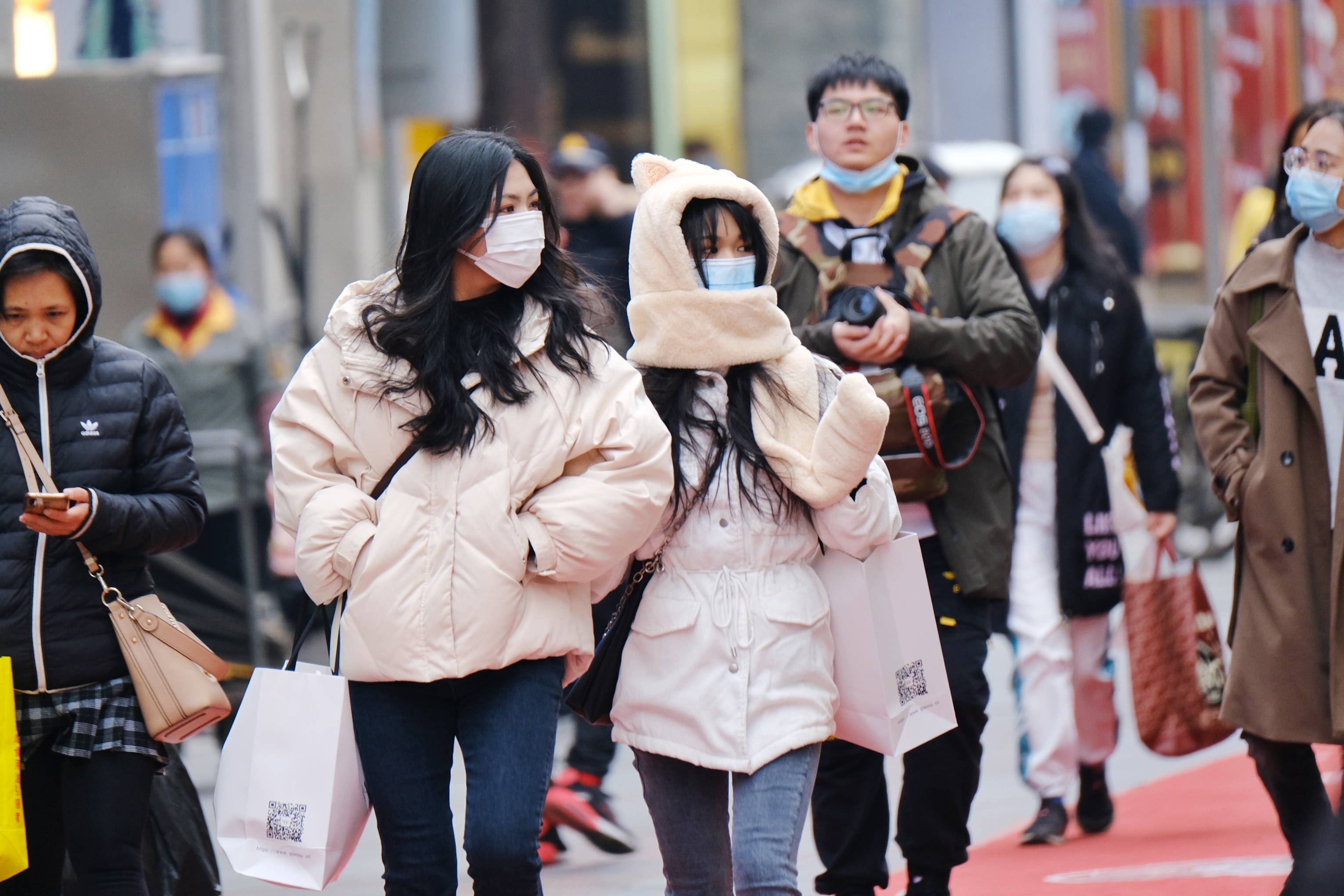 广州多区发布高温黄警，广州发布高温橙色预警信号