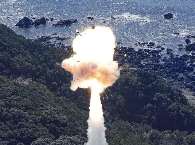 日本火箭从升空到爆炸只用14秒,日本火箭发射失败,6秒后爆炸,太可惜了